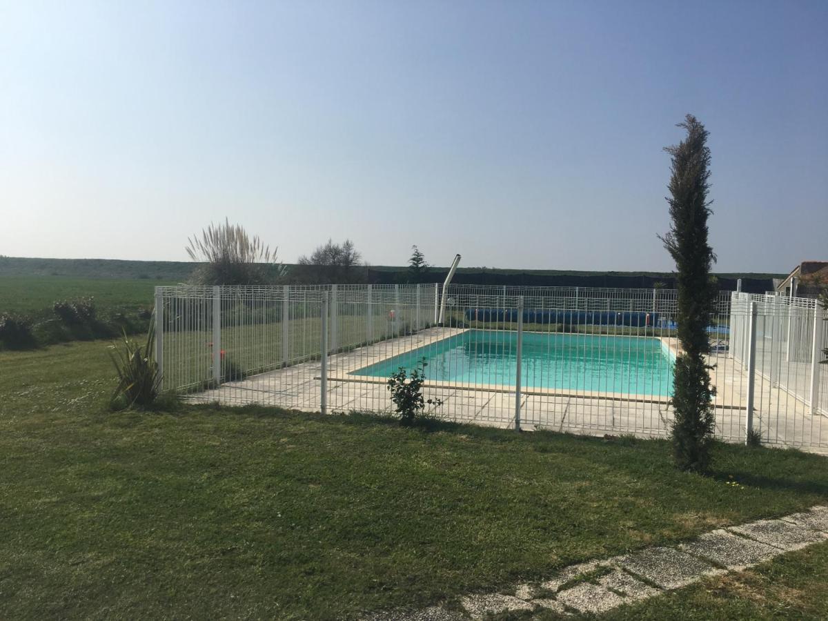 Studio Avec Piscine Бовуар-сюр-Мер Экстерьер фото